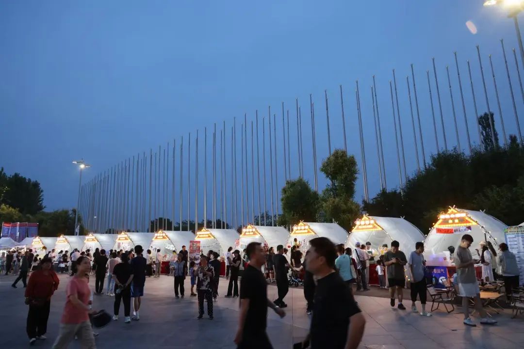 带上“毛孩子”一起逛！世园“夜市派对”太全面了