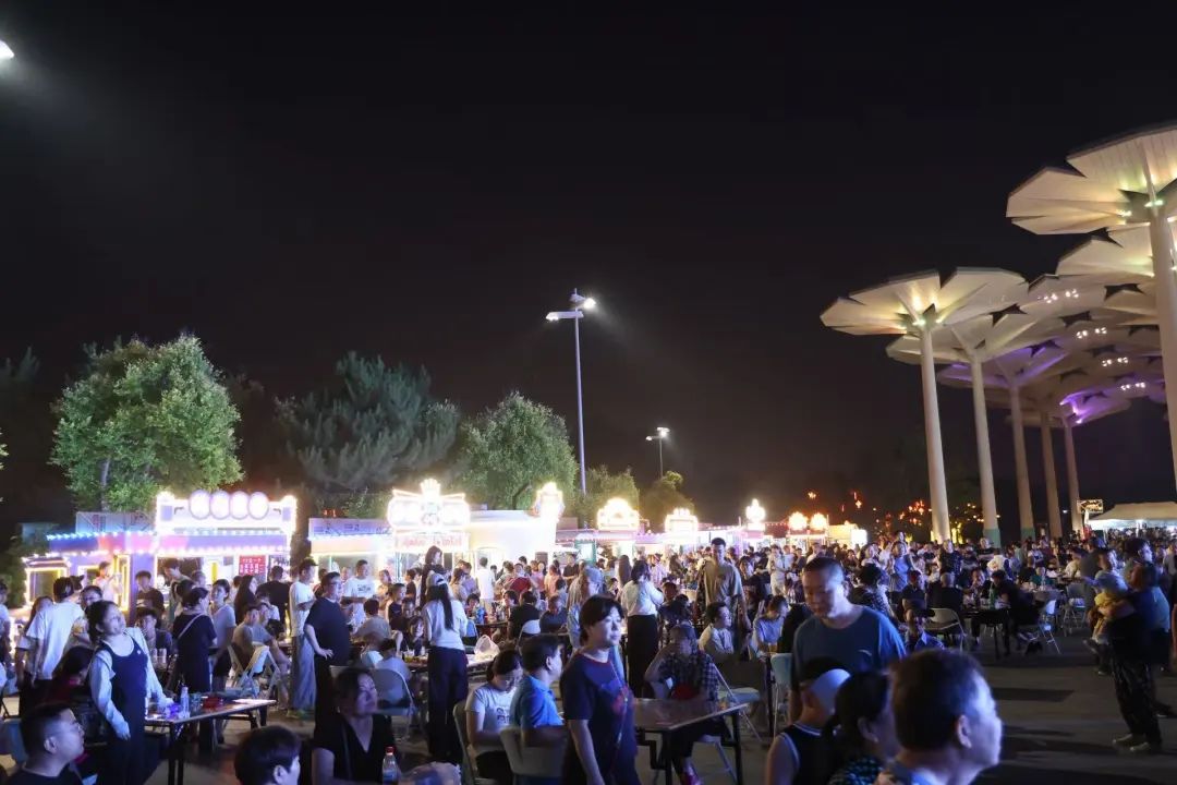 带上“毛孩子”一起逛！世园“夜市派对”太全面了