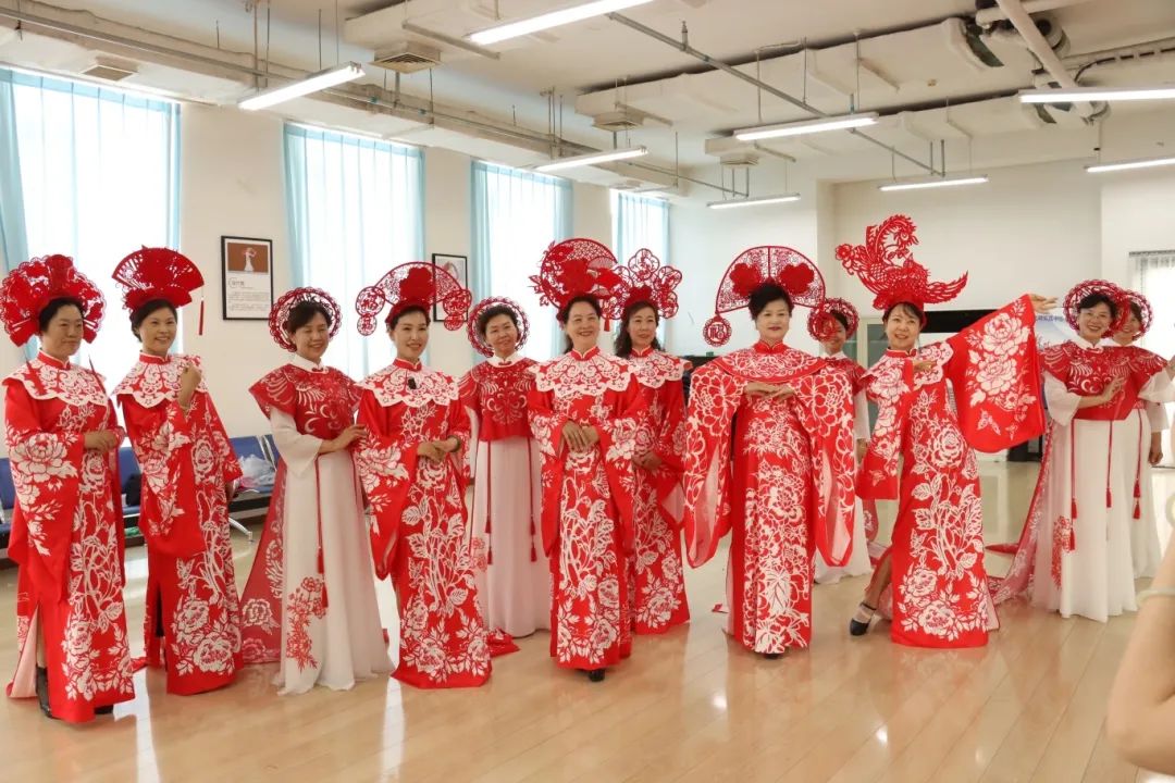 “长城脚下 艺动妫川” 非遗剪纸穿上身 来看!这场走秀好fashion