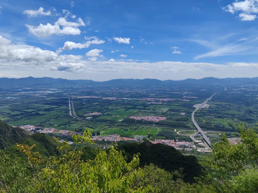 俯瞰延庆!奔赴应梦寺的清凉“仙境” 5bc76f4d967bb872bef63de0fa10408.jpg