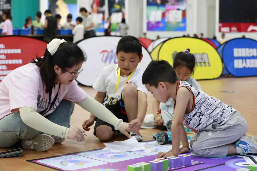 延庆上演机器人“大战”！京津冀青少年“玩”科学