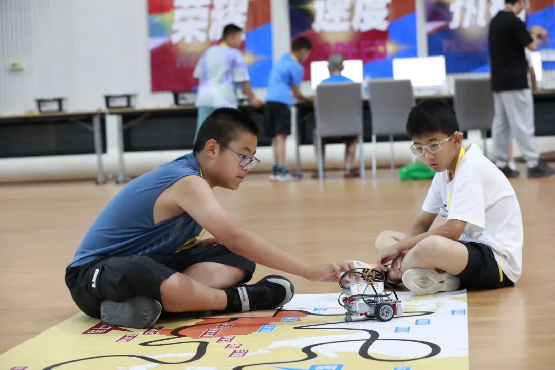 延庆上演机器人“大战”！京津冀青少年“玩”科学