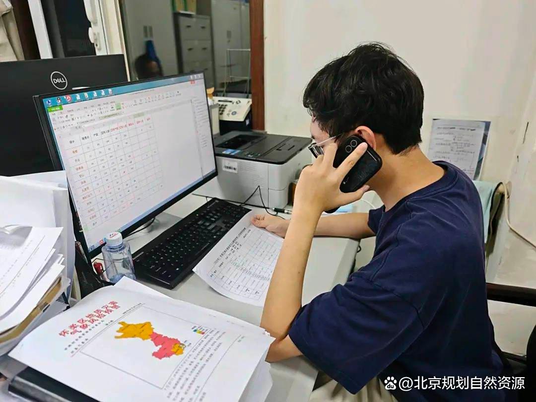 党旗高扬筑堡垒,北京市规划自然资源委怀柔分局以“汛”为令,筑牢防汛“红色堤坝”