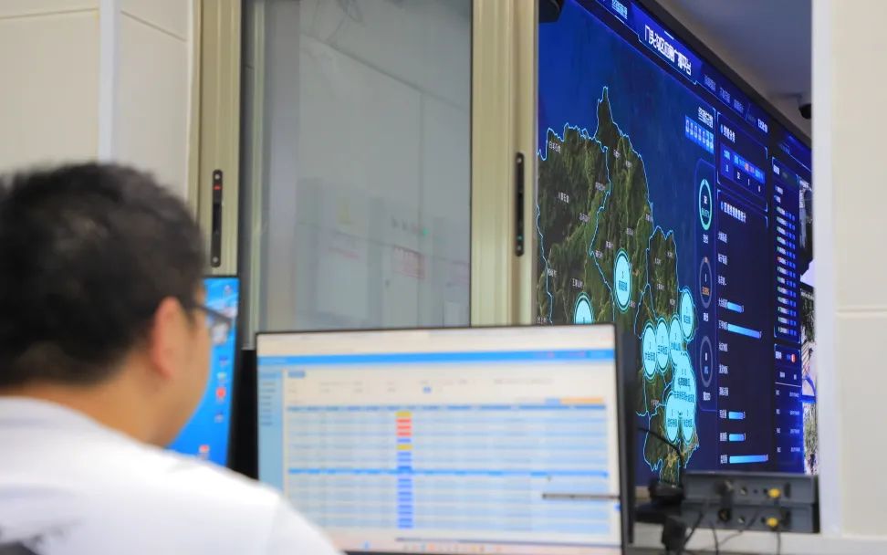 北京市广电局筑牢应急防汛安全网：风雨同舟担使命 声传千里护平安