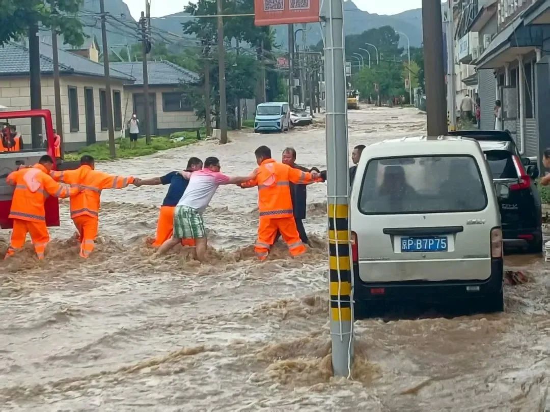 北京汛期·广电视听力量实录 | 平谷暴雨围村成孤岛！应急广播如何守护安全生命线？