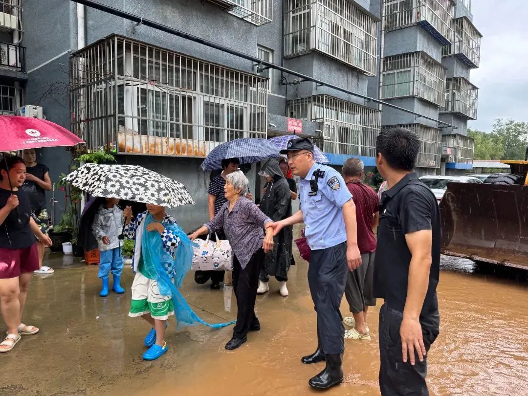 北京汛期·广电视听力量实录 | 平谷暴雨围村成孤岛！应急广播如何守护安全生命线？