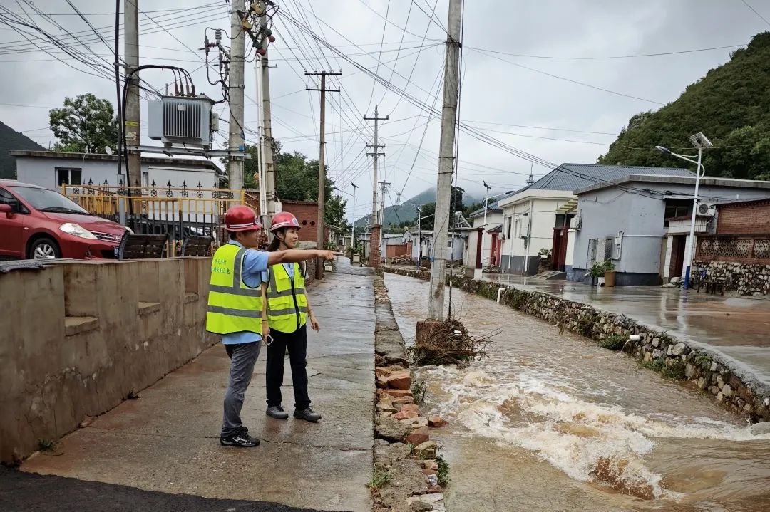 让党旗在防汛一线高高飘扬 | 北京市规划自然资源委防汛应急党员先锋队纪实