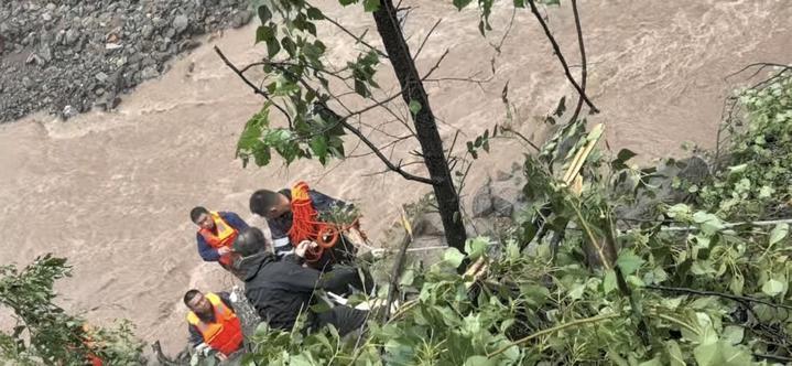 桃条沟村的48小时