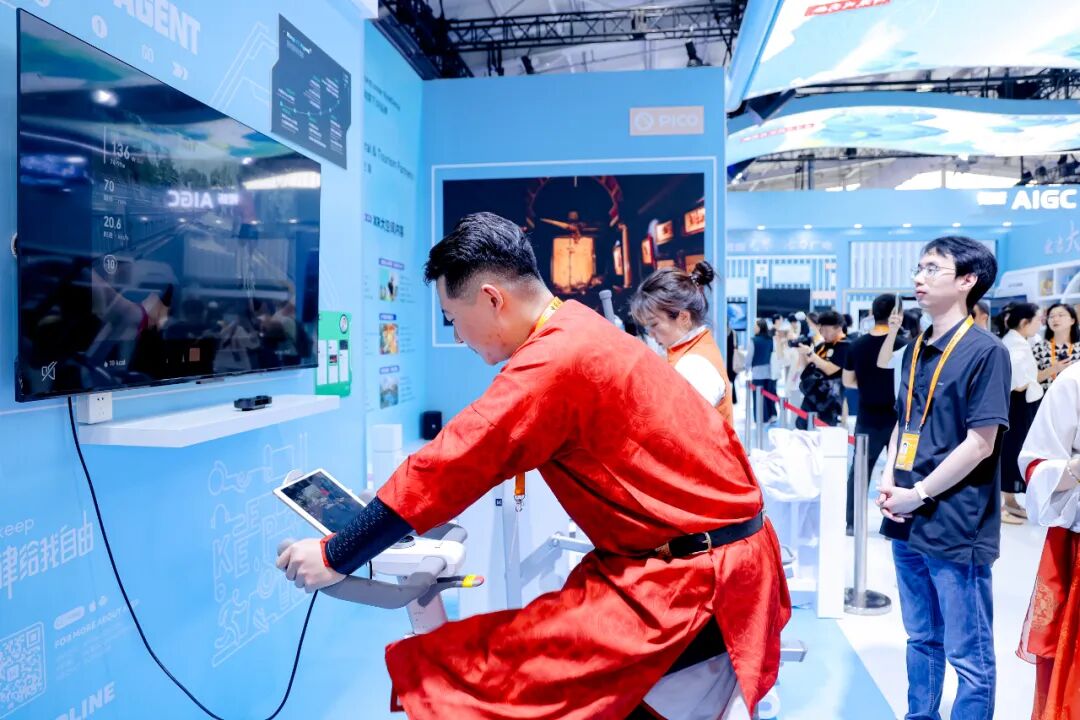 2025服贸会“北京大视听”展隐藏福利！打卡《国色芳华》同款，赢杨紫李现签名照、剧集周边——