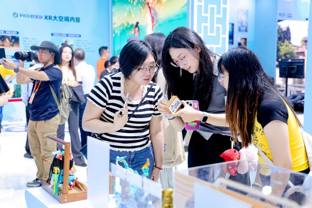 2025服贸会“北京大视听”展隐藏福利！打卡《国色芳华》同款，赢杨紫李现签名照、剧集周边——