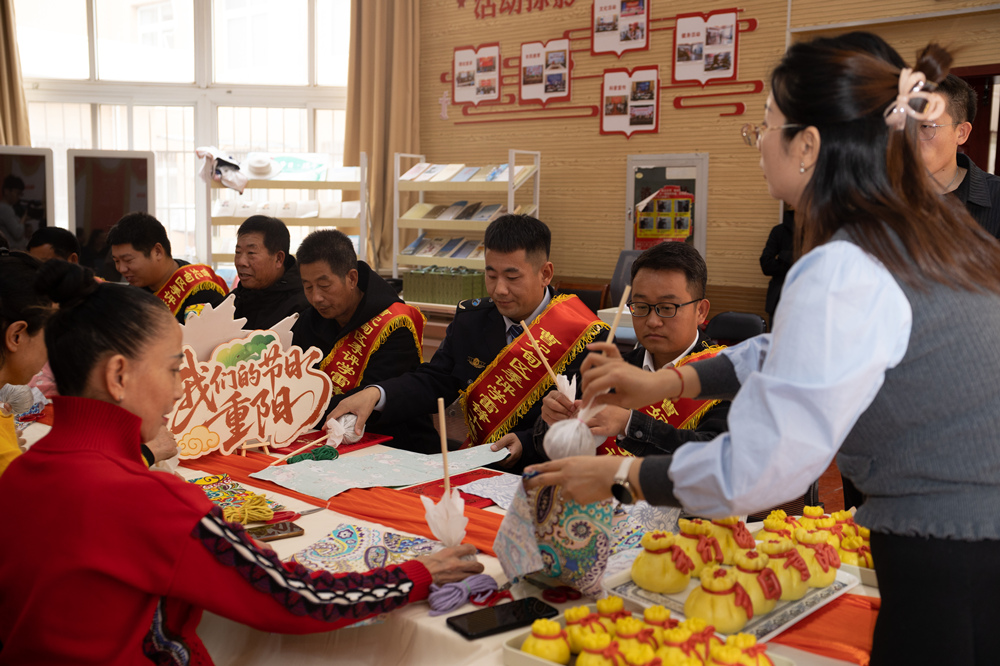 唐山曹妃甸：情暖重阳日 邻里共文明