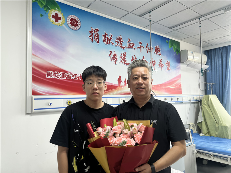 两次伸出手臂,为生命接力铸就“爱的长城” 两次伸出手臂,为生命接力铸就“爱的长城”