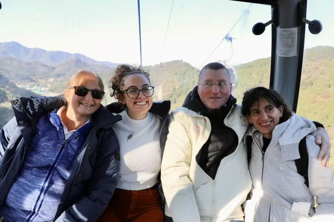 “中国的文化真是令人惊叹!” “中国的文化真是令人惊叹!”