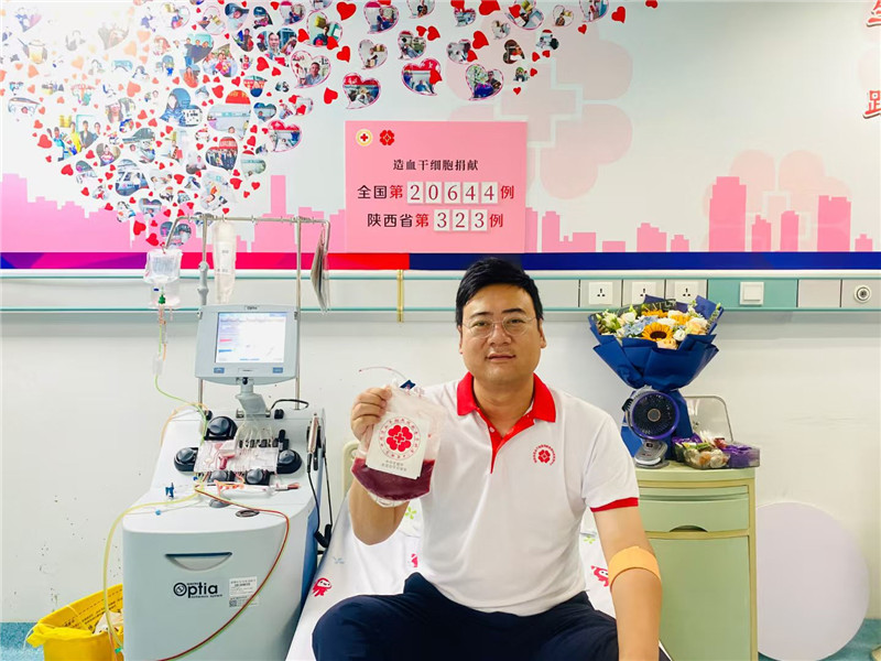 卖卤菜的他，悄悄救了条命