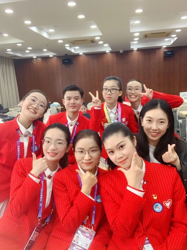 一起进博“八”，她们是组织者，更是“小叶子”成长路上的同行者和见证者