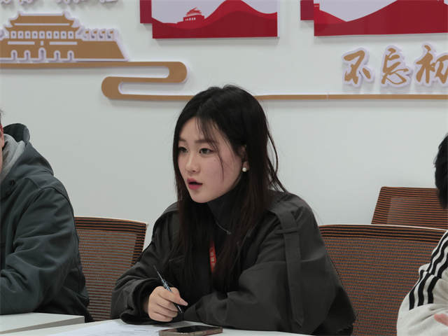 设计“小叶子”徽章、负责礼宾接待，上海建桥“小叶子”以青春之力赴进博之约