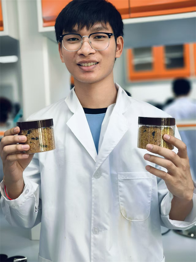 从非遗传承传播到国际合作架桥，上海海洋大学“小叶子”在进博会全球舞台上书写青春答卷