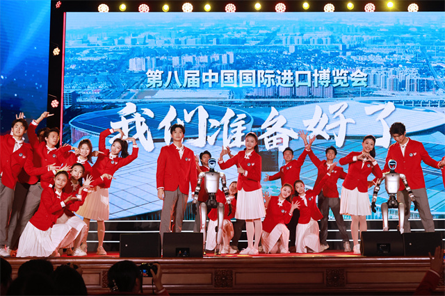 我们准备好了！第八届进博会3865名“小叶子”宣誓上岗