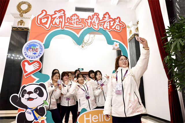 我们准备好了！第八届进博会3865名“小叶子”宣誓上岗