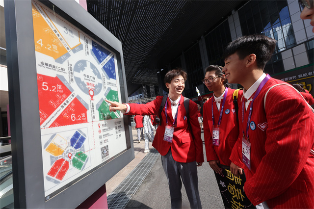 用脚步丈量“四叶草”，第八届进博会志愿者开启岗位实训