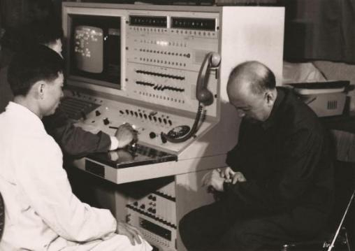 夜读 | 一块手表见证“八年四弹”征程