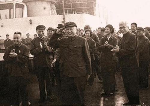 夜读 | 一块手表见证“八年四弹”征程