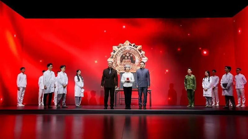 科研人员登台“飙戏”，看哭观众！