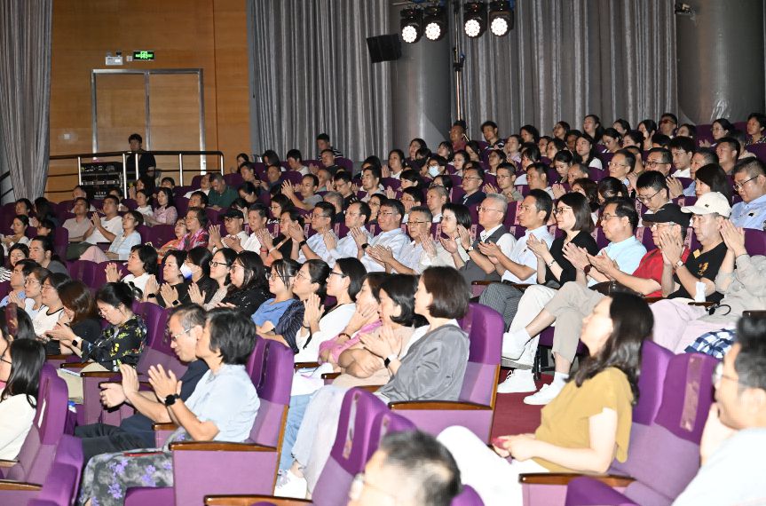 传承红色基因，筑牢强国之志！《长征组歌》开大燃情开讲