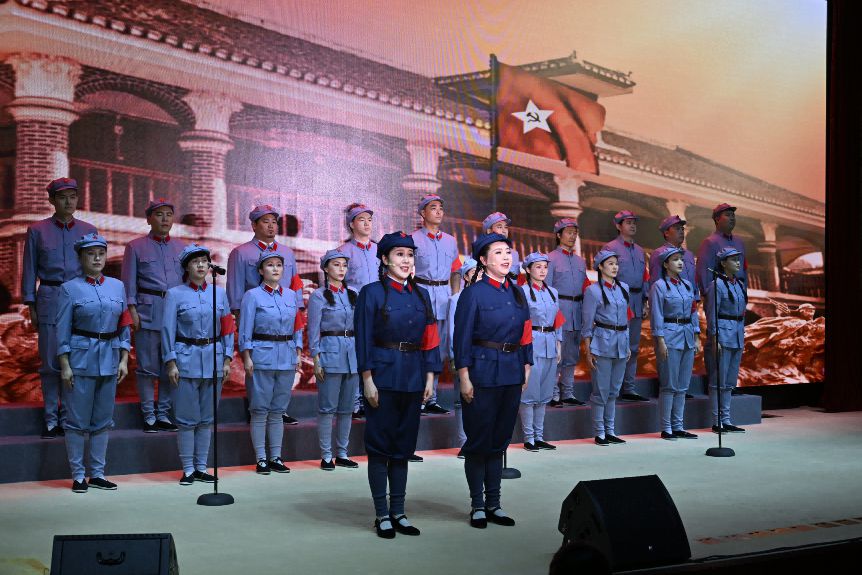 传承红色基因，筑牢强国之志！《长征组歌》开大燃情开讲