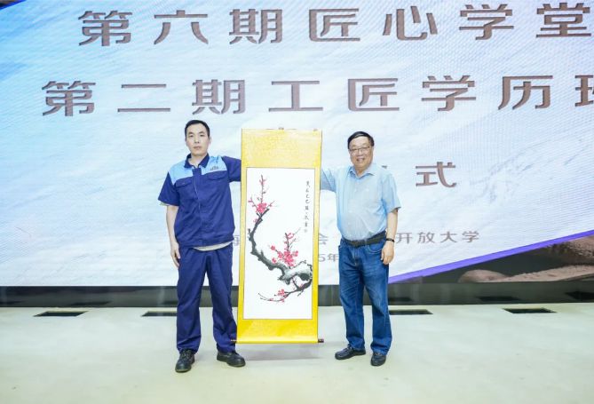 上线3天报名破1600+！上海工匠学院凭AI出圈