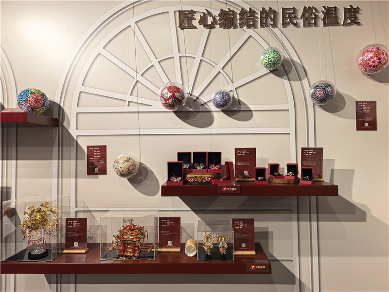 红墙映匠心 艺韵暖人心丨54件来自上海的残疾人非遗作品正在故宫展出 红墙映匠心 艺韵暖人心丨54件来自上海的残疾人非遗作品正在故宫展出