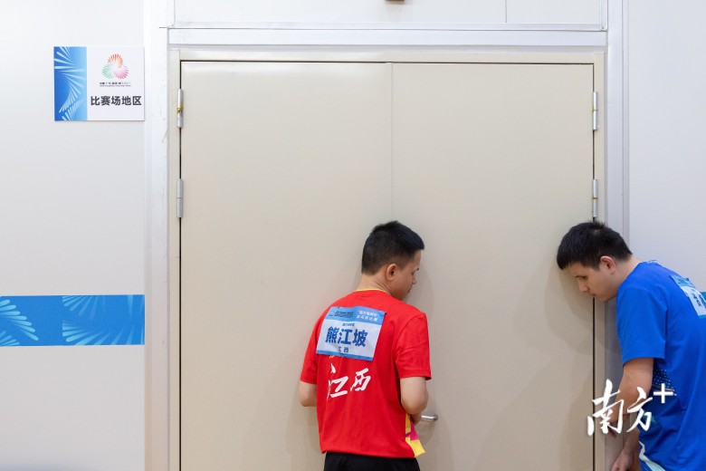 残特奥会乒乓球开赛,全国318名运动员同台竞技 残特奥会乒乓球开赛,全国318名运动员同台竞技