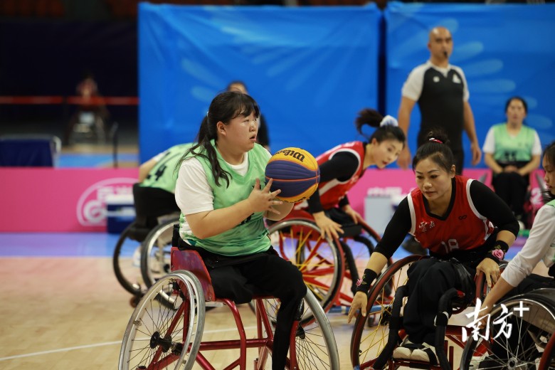 轮椅上的“奔跑者”尚婷:非常享受在赛场上风拂过的感觉 轮椅上的“奔跑者”尚婷:非常享受在赛场上风拂过的感觉
