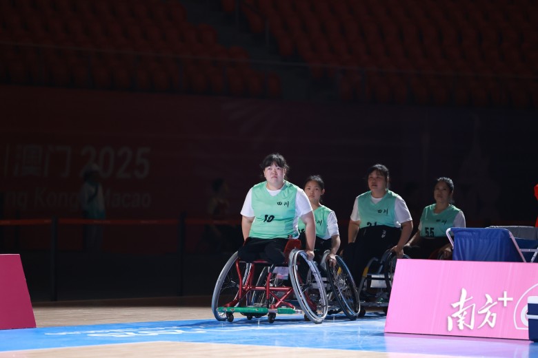 轮椅上的“奔跑者”尚婷:非常享受在赛场上风拂过的感觉 轮椅上的“奔跑者”尚婷:非常享受在赛场上风拂过的感觉