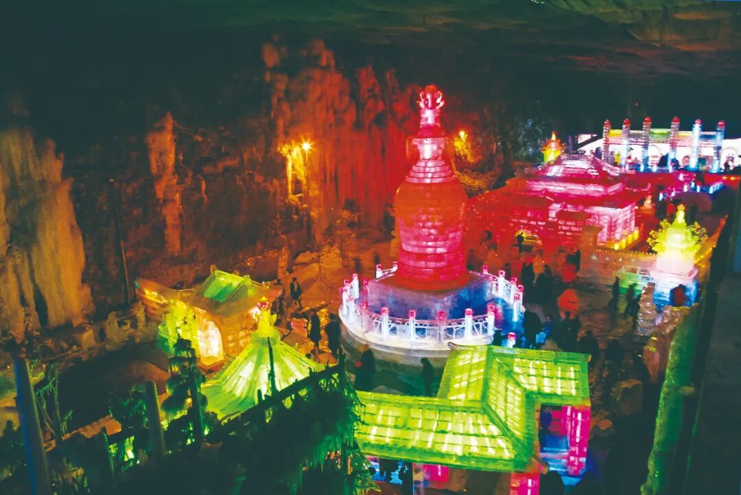 一波“回忆杀”,你看过80年代的冰灯吗? 龙庆峡冰灯摄影大赛获奖作品-胡中安摄于1987年.jpg