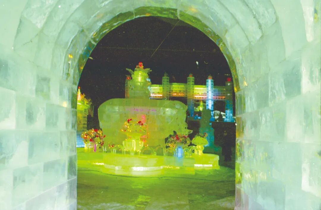 一波“回忆杀”,你看过80年代的冰灯吗? 陈超 摄于1987年1月.jpg
