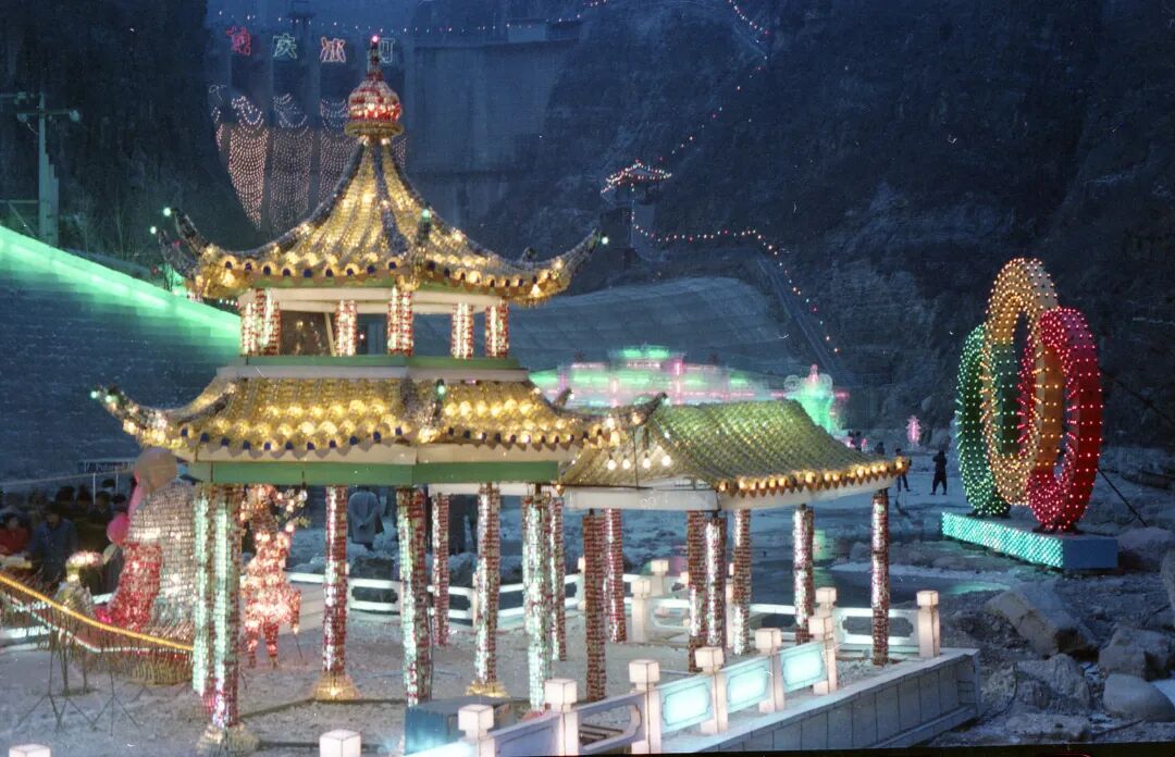 一波“回忆杀”,你看过80年代的冰灯吗? 3届冰灯、徐满月13601174510.jpg