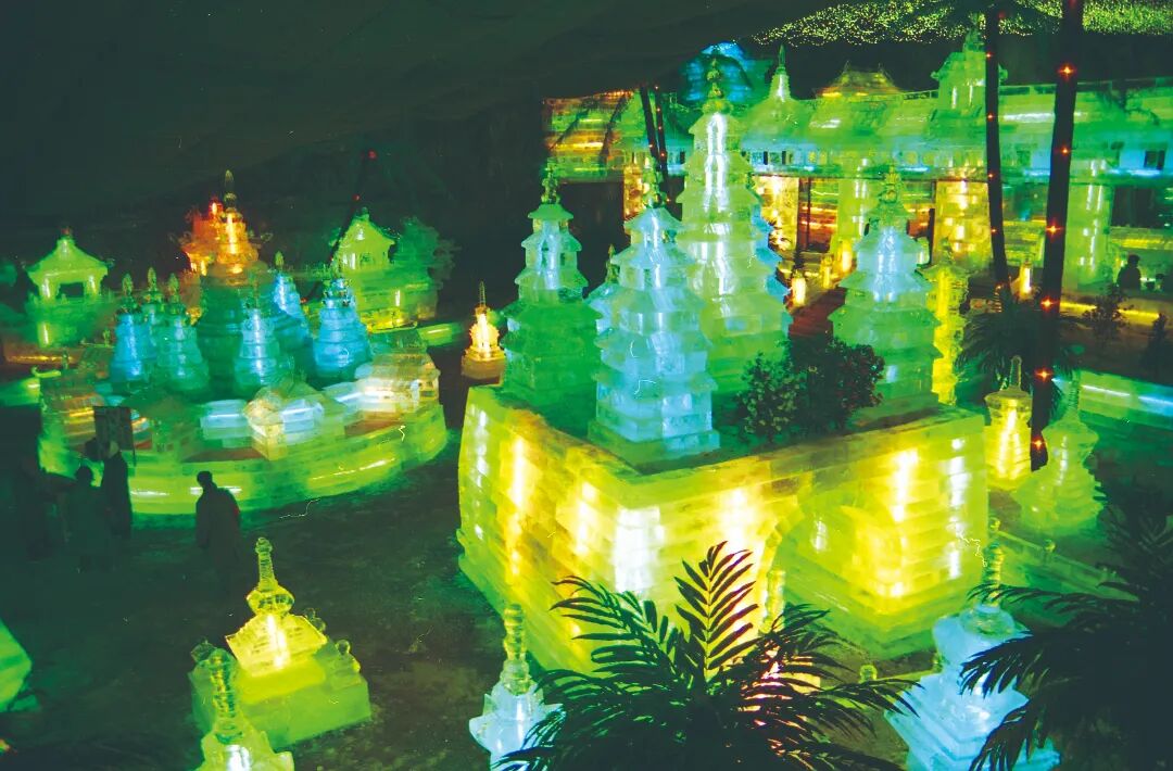 一波“回忆杀”,你看过80年代的冰灯吗? 马树江 摄于1988年.jpg