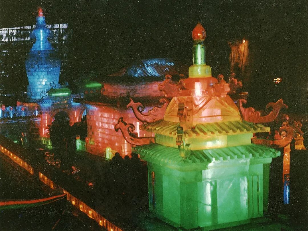 一波“回忆杀”,你看过80年代的冰灯吗? 陈超 1989年.jpg