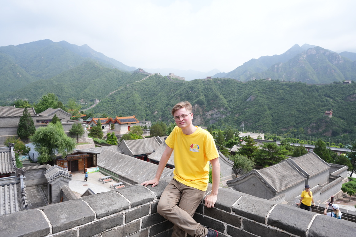 2025年中国宋庆龄基金会“文化小大使”登长城