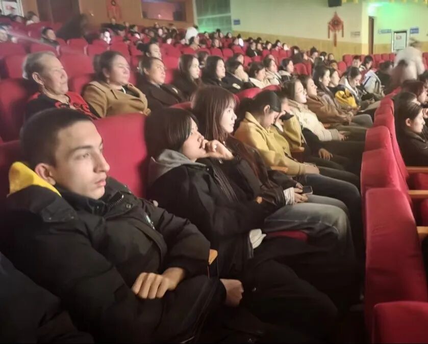 “过年看大戏”:北京“超现场”让经典剧目焕发数字新生