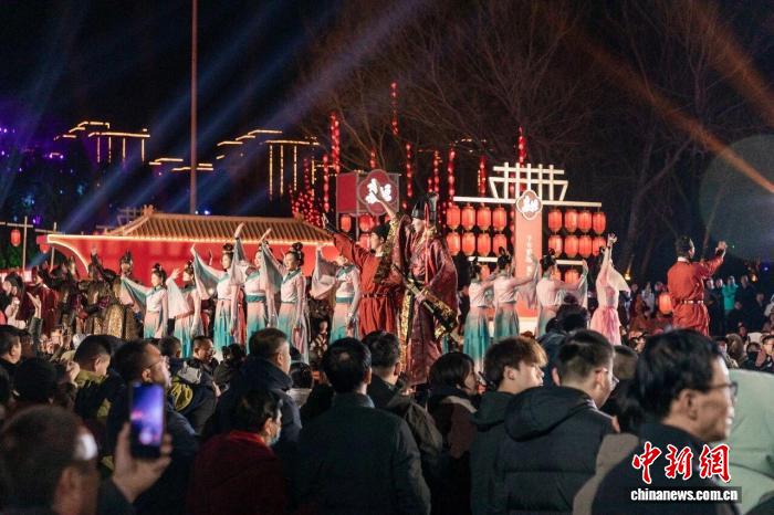 (新春走基层)从日间游园到夜间观剧 山西襄垣打造假日文旅新模式