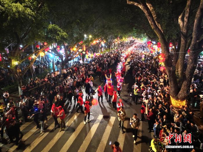 (新春走基层)福建上杭:百年民俗“闹”新春