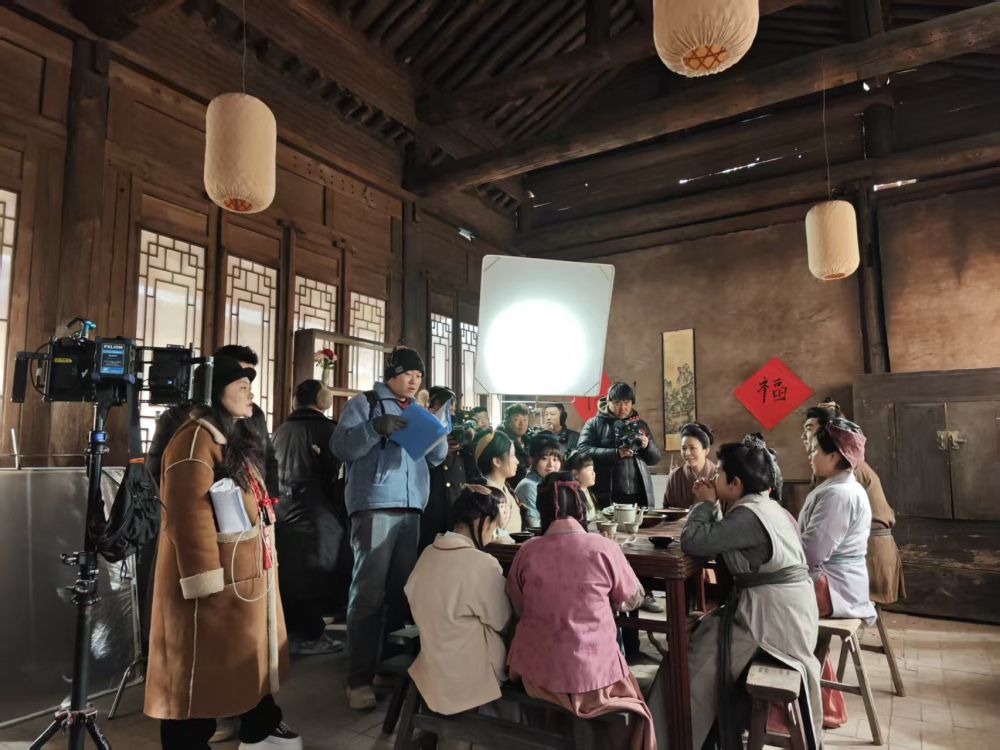 新春走基层｜在短剧片场感受小城“热辣滚烫”