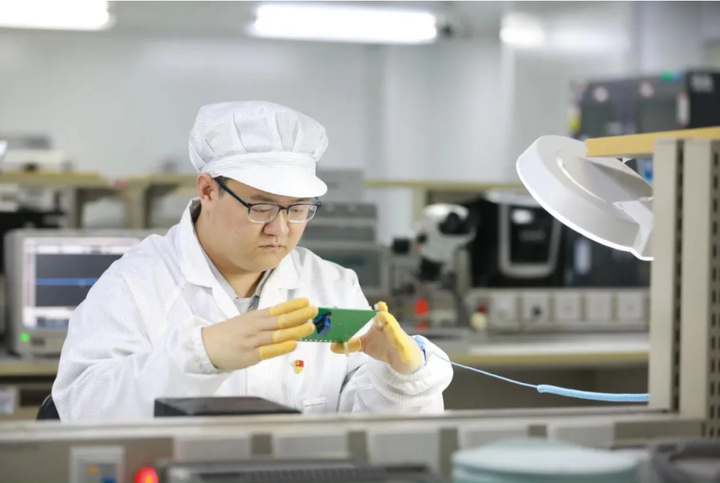 新春走基层｜给飞机“做手术”的年轻人