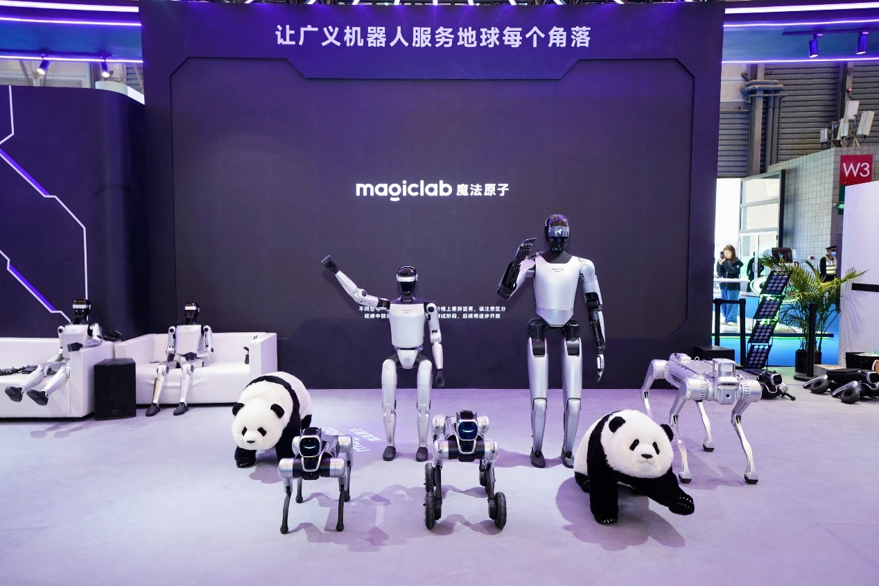 AWE2026｜魔法原子携春晚机器人亮相