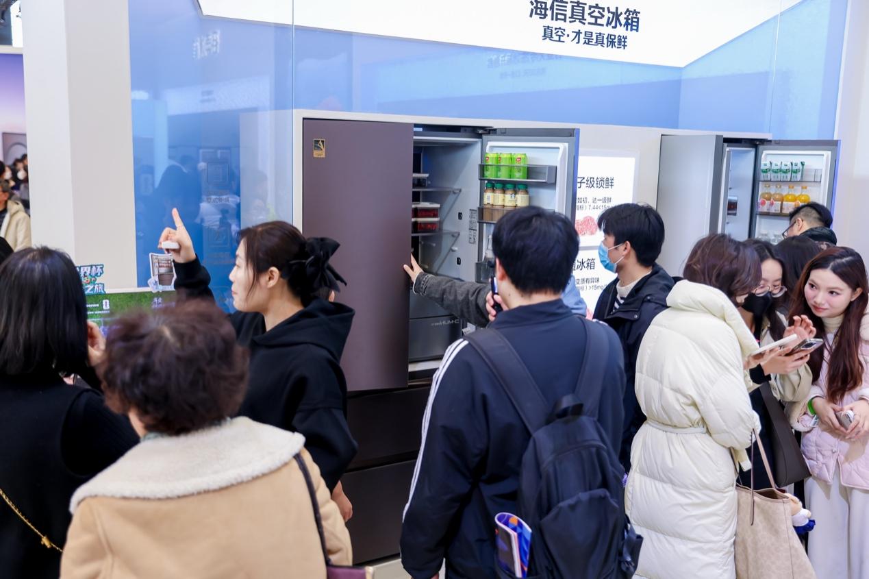 AWE2026｜海信携世界杯定制产品亮相展会，“主动服务”改写智慧家庭