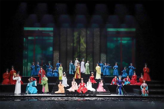 《百花深处》系列纪录片献礼越剧诞生120周年 解码“小百花”青春基因 《百花深处》系列纪录片献礼越剧诞生120周年 解码“小百花”青春基因