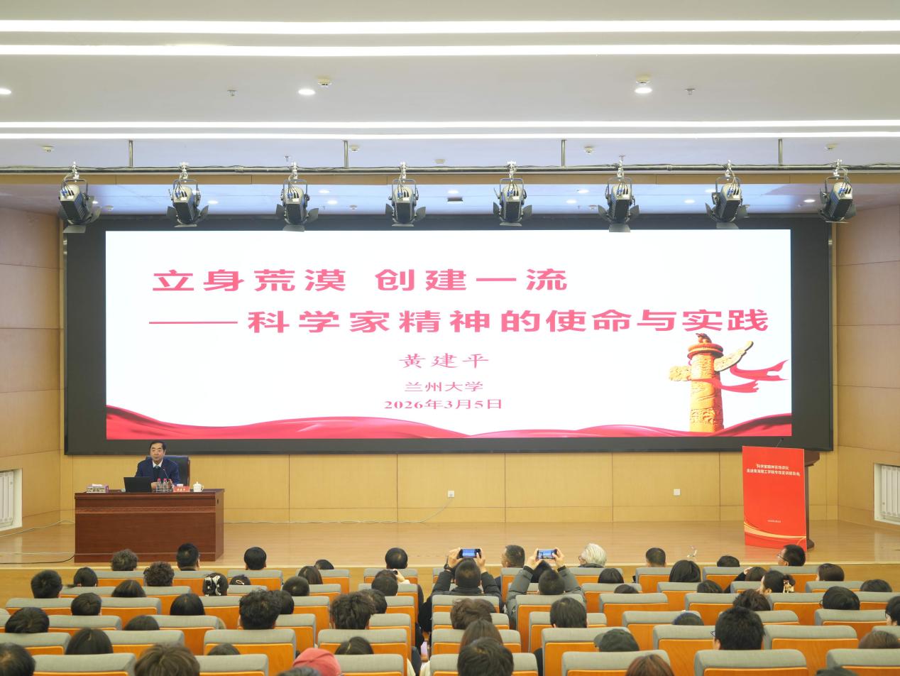 那片他扎根的荒漠，开出了花