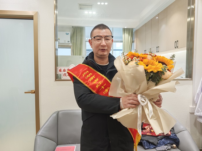 身体有缺憾，爱心不缺位:左眼失明男子用热血为生命“续航”